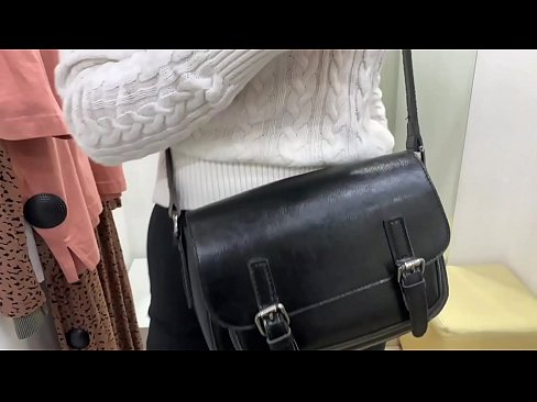 ❤️ Offentlig onani av ungtispe FeralBerry med en dildo i prøverommet ️❌ Jævla video ved no.libporno.ru ❌️❤